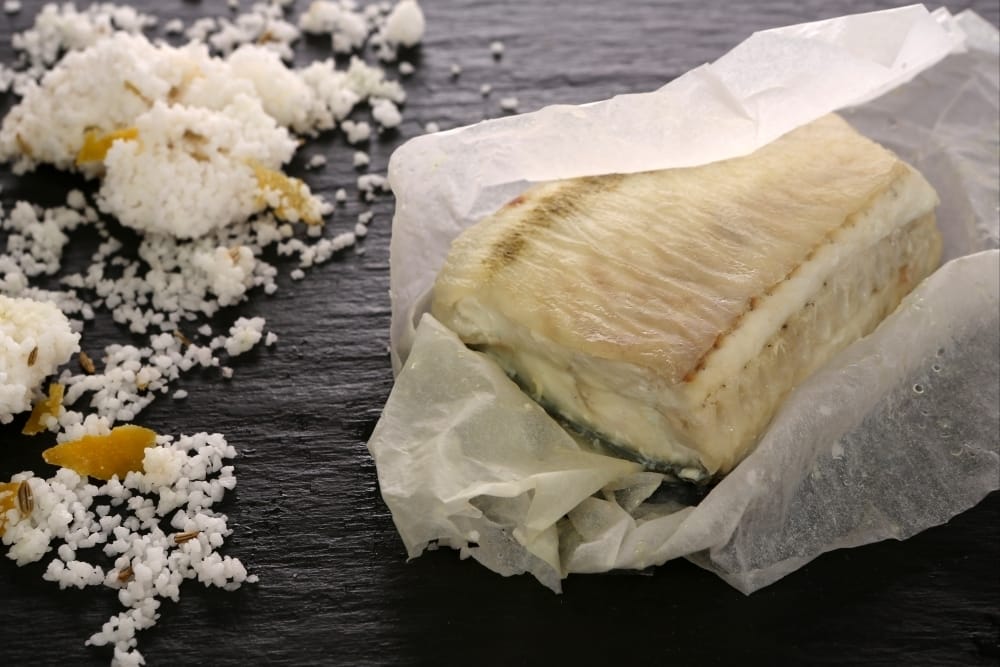 Tronçon de turbot en fine croûte de sel parfumée au thym