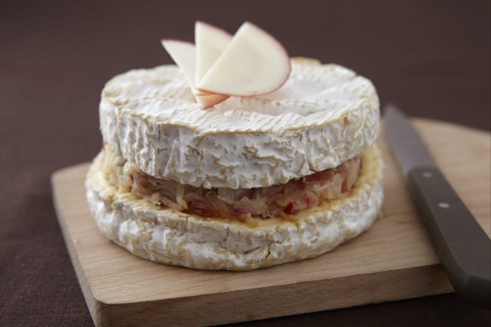 Camembert farci à la pomme et à la poire