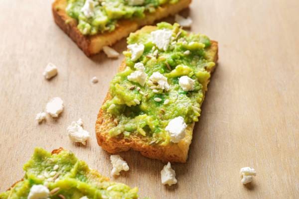 Toast de brousse à l'avocat et saumon fumé 