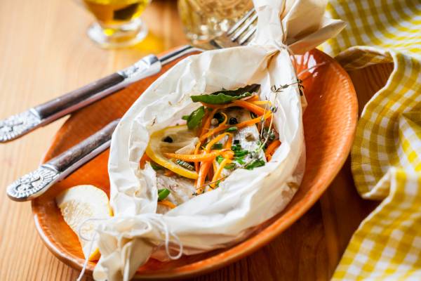 Filet de daurade en papillote et légumes printaniers 