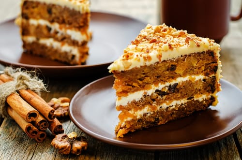 Carrot cake aux épices, glaçage au fromage frais 