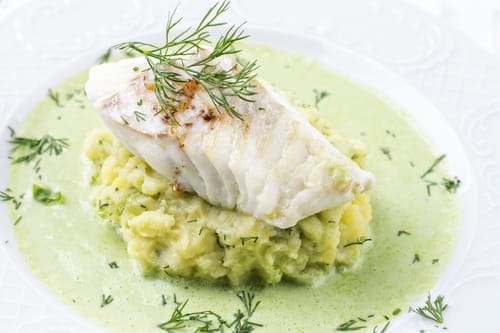 Pavé de cabillaud rôti au beurre, purée de panais à la vanille.