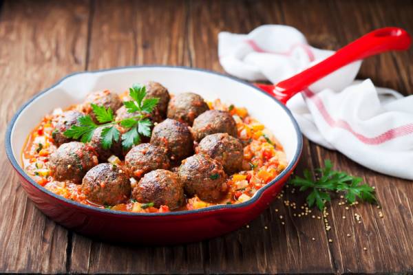 Boulettes d'agneau épicées, vermicelle de riz et pesto de coriandre