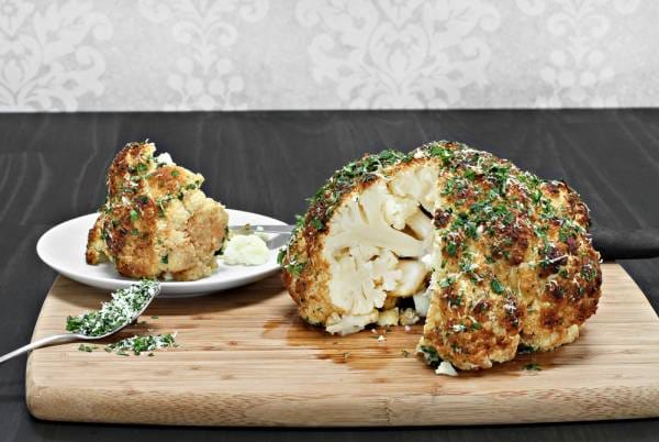Duo de choux fleurs  épicés rôtis au four, sauce raïta 