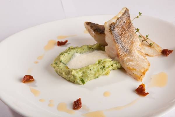 Recette Filet de bar sauce vierge, écrasé de pomme de terre aux olives