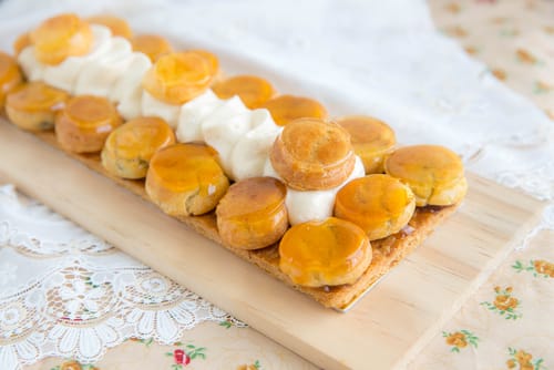 Choux éphémère tout caramel, craquelin à la fève tonka