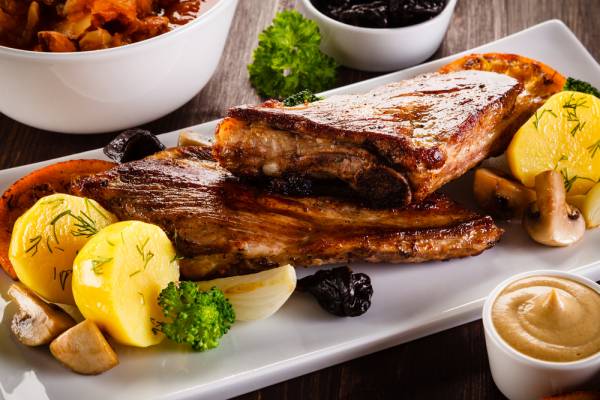 Côte de porc double sauce charcutière