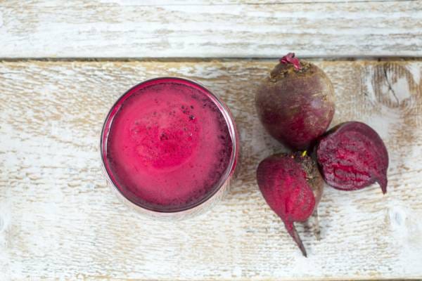 Coulis de betterave aux herbes sèches en conserve