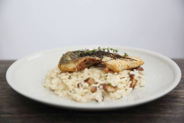 Bar en croûte de sel, risotto crémeux au fenouil