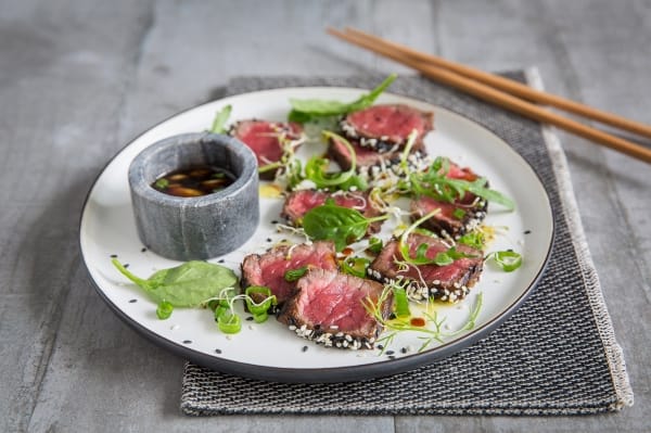 Tataki de boeuf à la citronnelle et à la coriandre