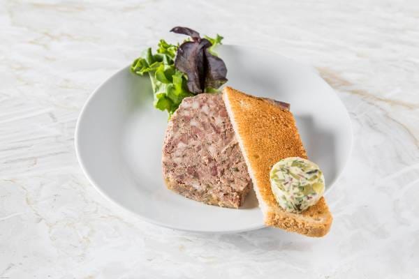 La terrine de campagne et beurre de condiment 