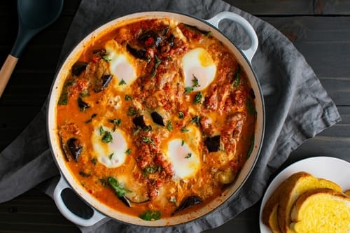 Chakchouka gratinée aux œufs et haricots rouges