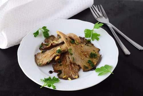 Recette  Tombées de Pleurote en Persillade, Panais glacés et chips croustillantes de panais