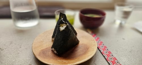 Onigiri avocat concombre 