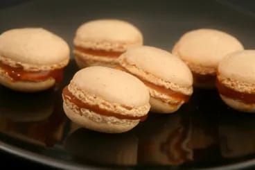 Coque de macaron (meringue française)