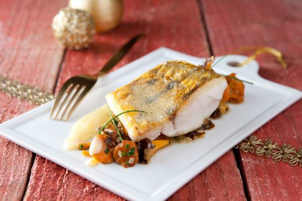 Pavé de sandre rôti, beurre blanc champenois, fricassée de champignons au poivre sauvage