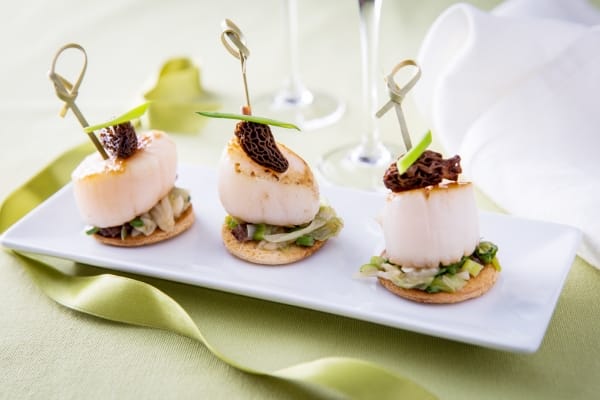 Bouchées de Saint-Jacques et confit d'oignons