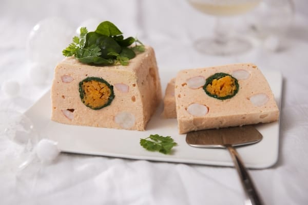 Terrine de saumon et gambas aux petits légumes