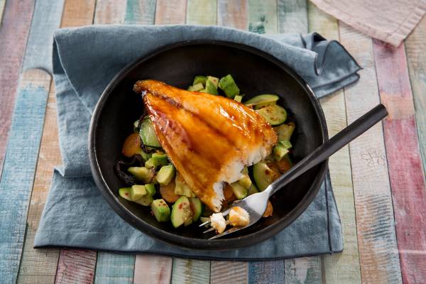 Filet de daurade royale laqué au miel de soja et balsamique, wok de légumes de saison