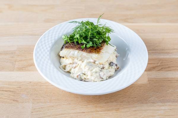 Pavé de cabillaud sauté, polenta moelleuse aux champignons