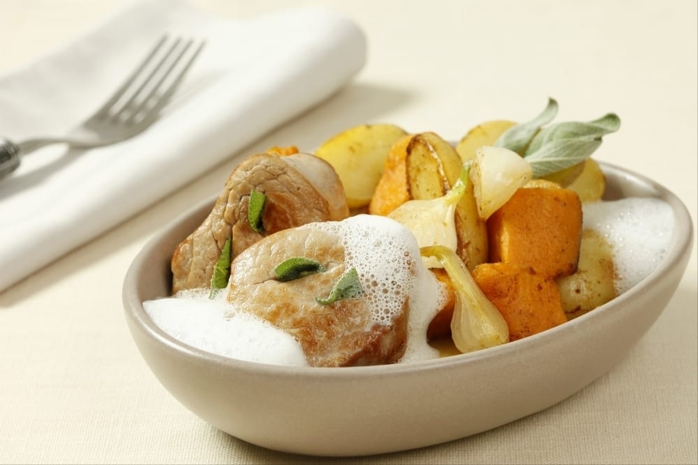 Médaillons de veau et légumes, mousse de parmesan