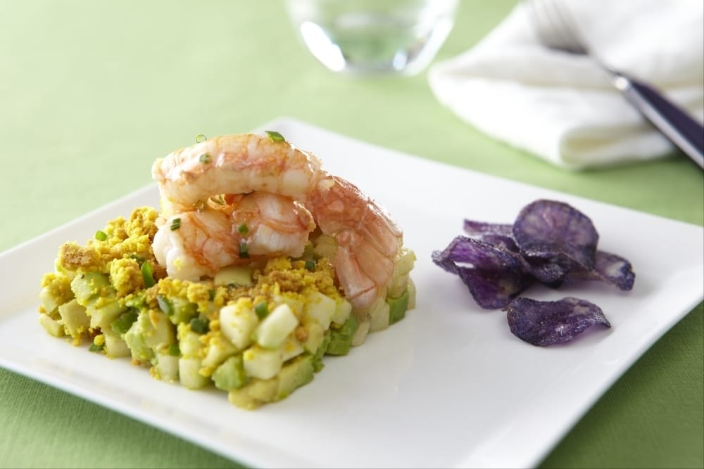 Langoustines poêlées, fraîcheur de pomme, avocat et son crumble au curry