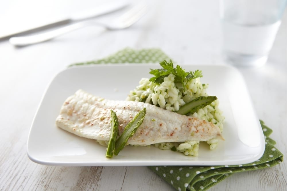 Filet de sole au four, risotto d'asperges vertes et pistou