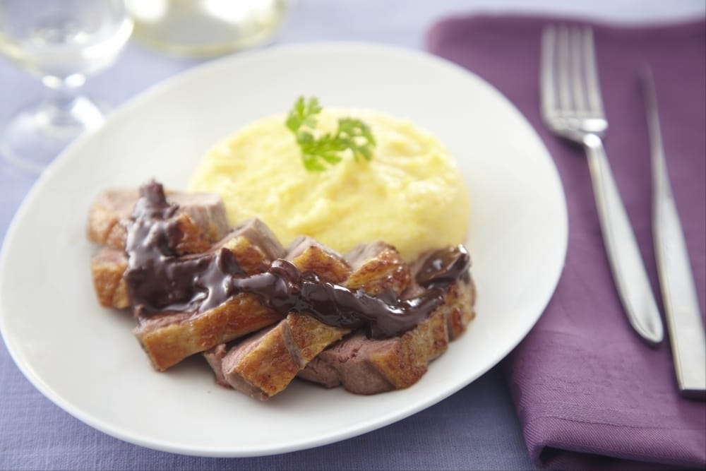 Filet de canette au cacao et polenta