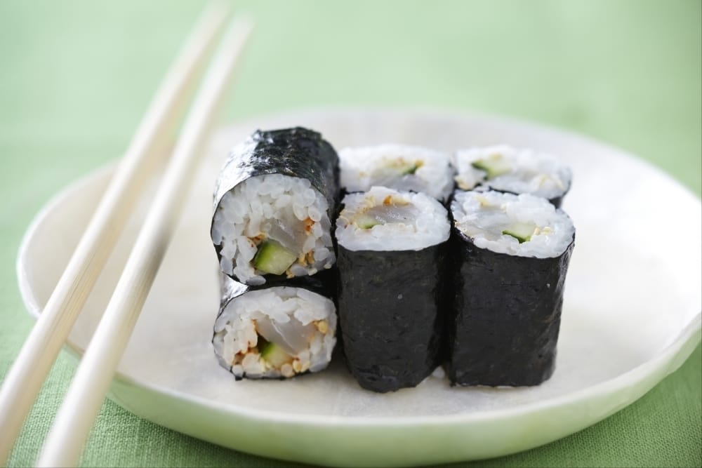 Maki au concombre, sésame et bar