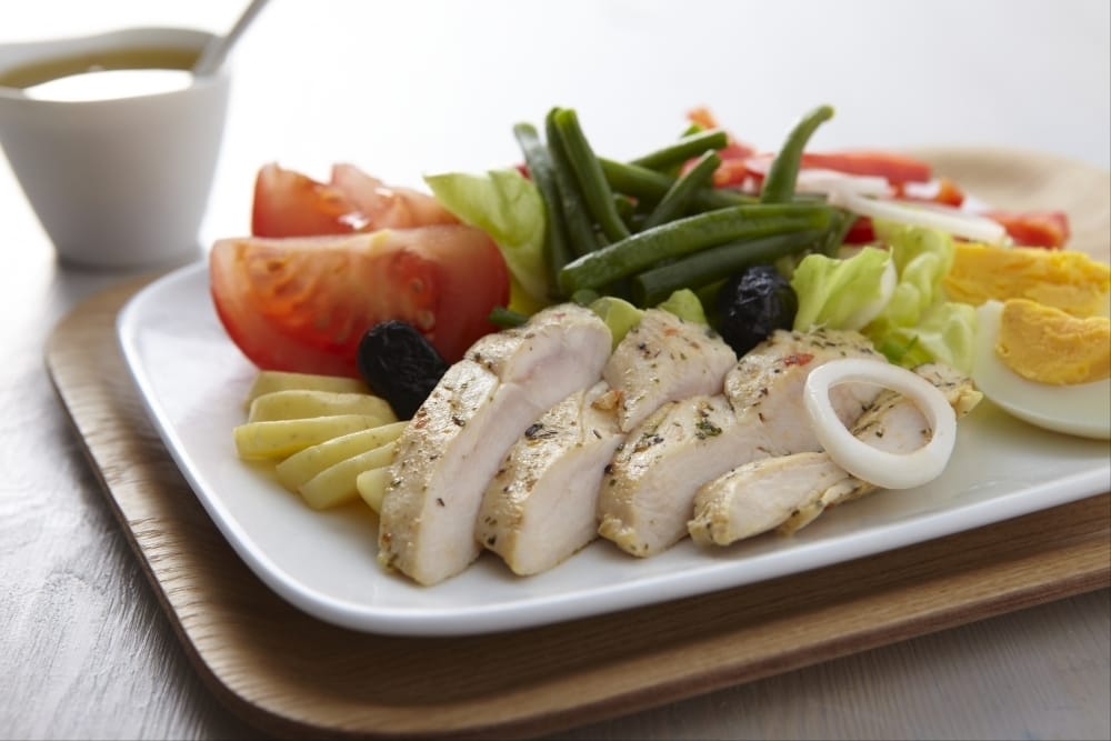 Salade niçoise à la volaille au thym-citron