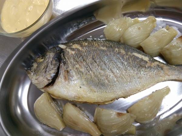 Daurade grillée, fenouil braisé, sauce hollandaise