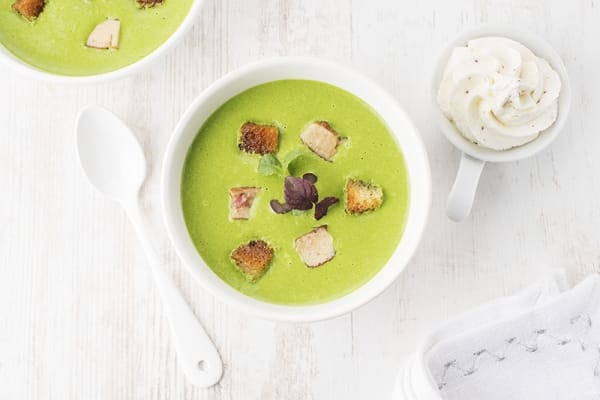 Velouté de cresson, foie gras et croûtons, chantilly à la moutarde de Meaux