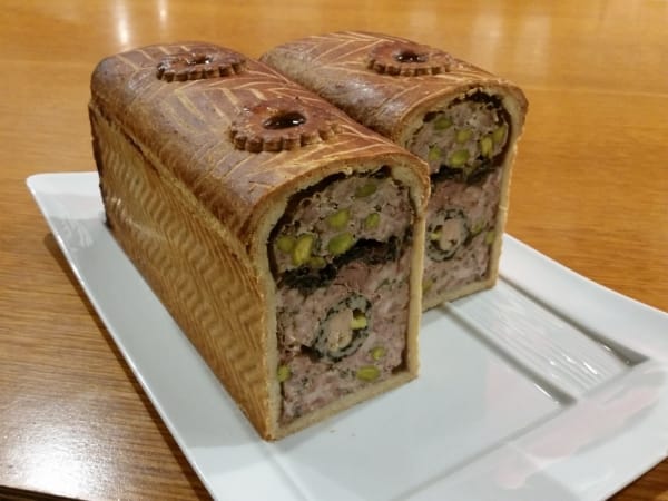 Pâté en croûte de thym frais "veau, volaille et foie gras au vin jaune"