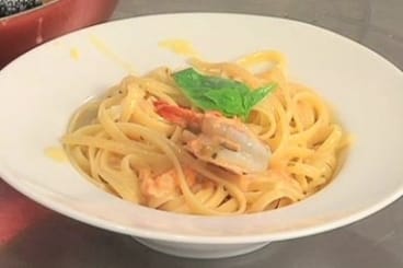 Linguine sauce tomate fraîche à l'origan, mozzarella et gambas rôties