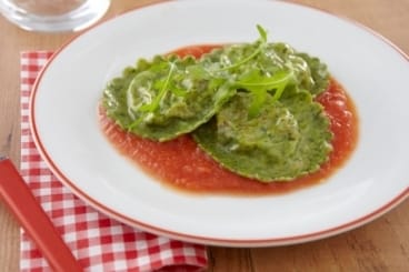Raviolis frais verde à la ricotta, coulis de gaspacho