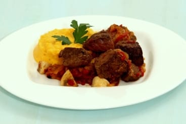 Sauté de boeuf au paprika et aux piquillos, purée de carottes