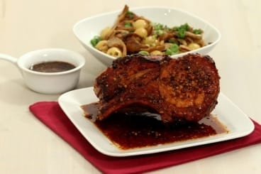 Carré de porc laqué au miel et aux épices, pommes de terre grenaille aux champignons