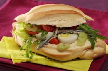 Le pan bagnat niçois