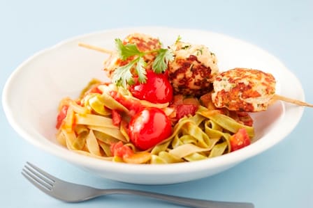 Boulettes de saumon coriandre et gingembre, tagliatelle multicolores