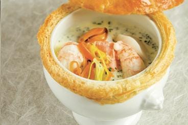 Nage de crustacés et coquillages en croûte