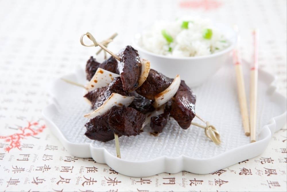 Brochette créole de boeuf, riz basmati parfumé au poivron vert