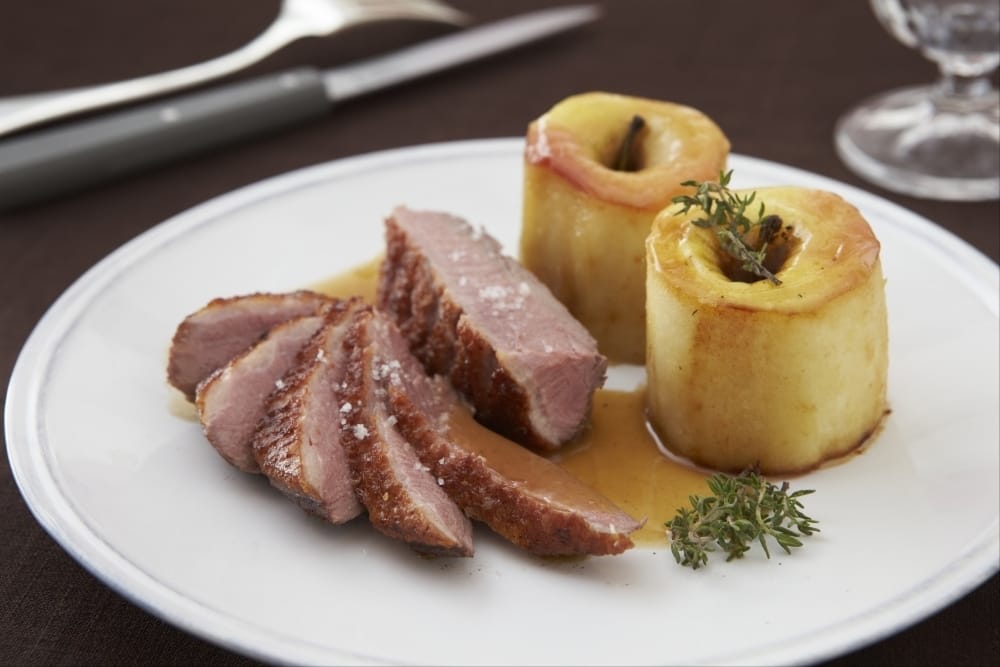 Magret de canard, pommes rôties au thym