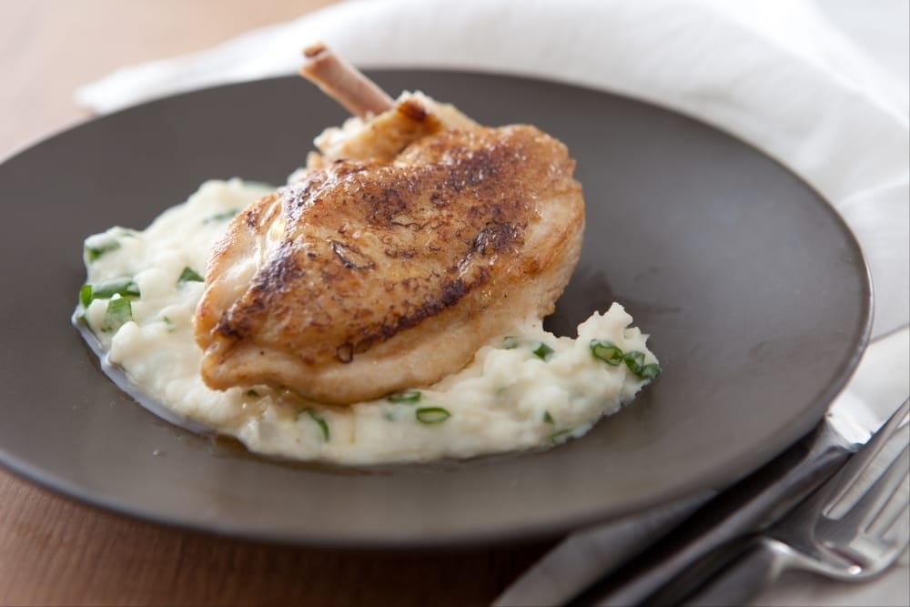 Filet de volaille à l’estragon et purée de topinambours à la cive