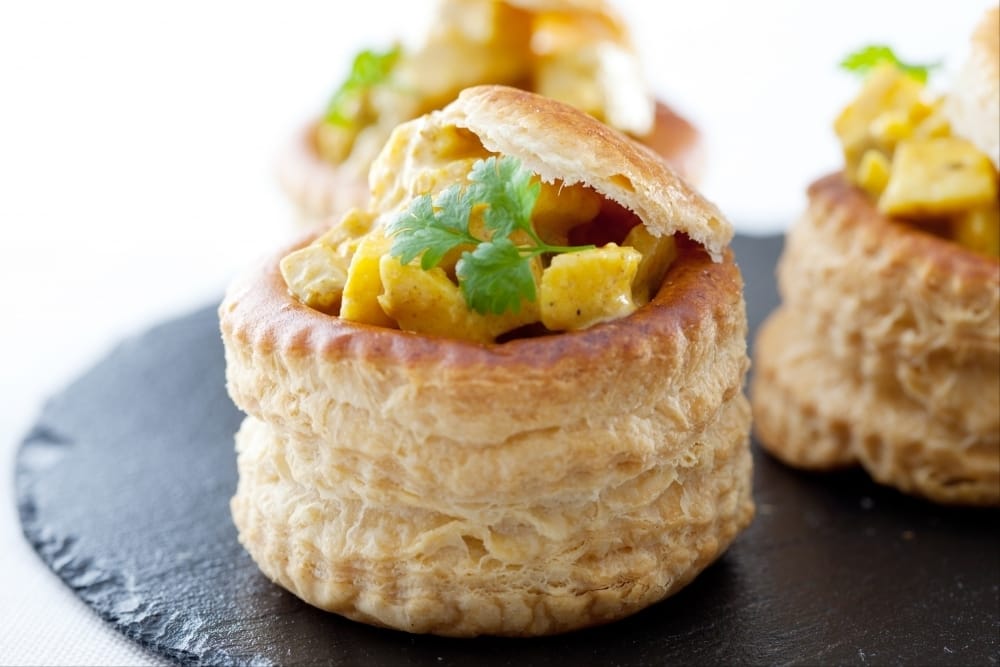 Bouchée à la reine rapide de volaille au curry rouge