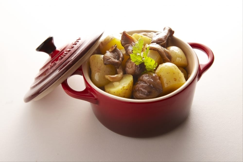 Cocotte de bœuf aux senteurs bourguignonnes, pommes grenailles à l'anglaise persillées