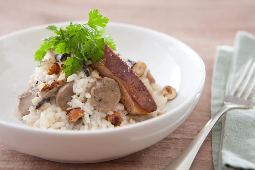 Risotto crémeux aux champignons et noisettes, foie gras poêlé