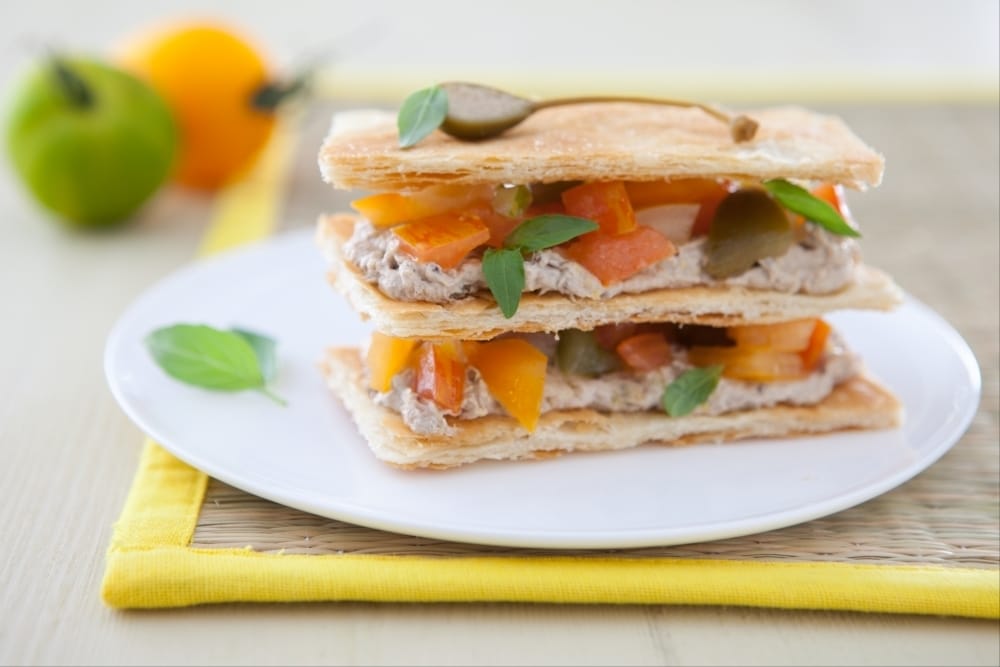 Mille-feuille sardines et tomates colorées