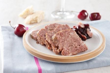 Terrine de canard, chutney de cerises aux amandes