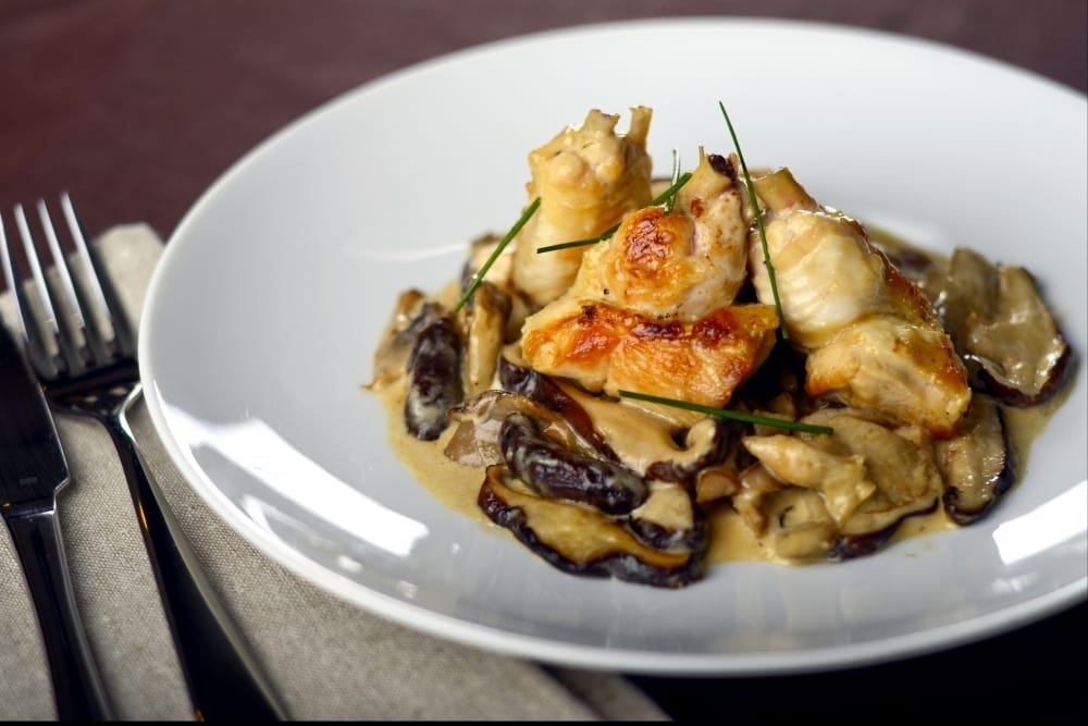 Fricassée de poulet à la crème et champignons