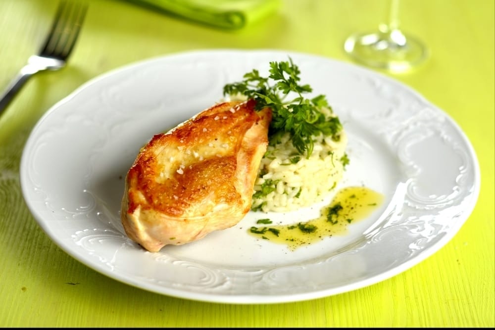 Filet de volaille au pesto, riz pilaf